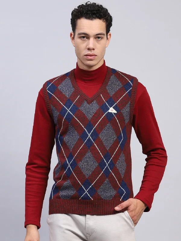 Men Maroon Geometric V Neck Sleeveless Sweater