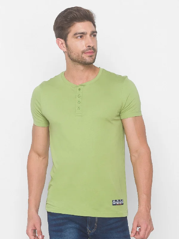 Deep Discounts Spykar Men Green Cotton Blend Slim Fit M and arin T-Shirt